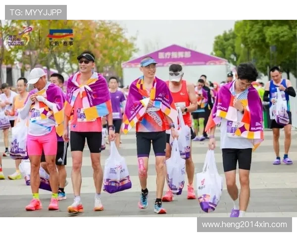 南京滑板队逆袭城市马拉松展现青春活力与拼搏精神 南京滑板队逆袭城市马拉松展现青春活力与拼搏精神