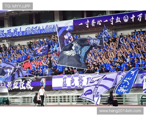 武汉三镇鏖战绿茵赛场巅峰对决展现中超劲旅荣耀风采 武汉三镇鏖战绿茵赛场巅峰对决展现中超劲旅荣耀风采